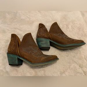 New without tags women’s size 7 Circle G Tan Leather Boots